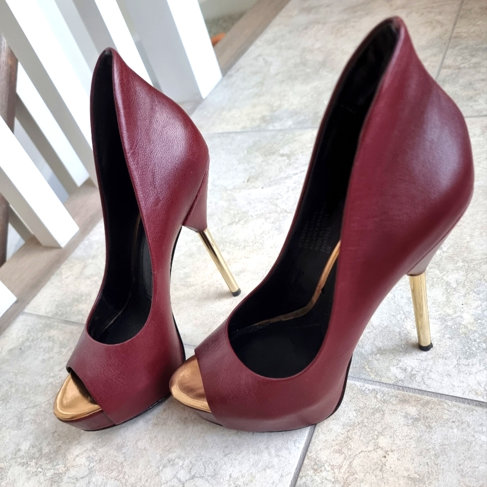 Boutique 9 Claudius Open Toe Platform heels in Burgundy